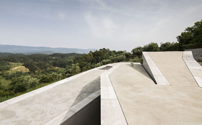 Gateria House, Portugal, vineyards, Camarim Arquitectos, swimming pool, soil thermal mass, stone house, green architecture, natural light
