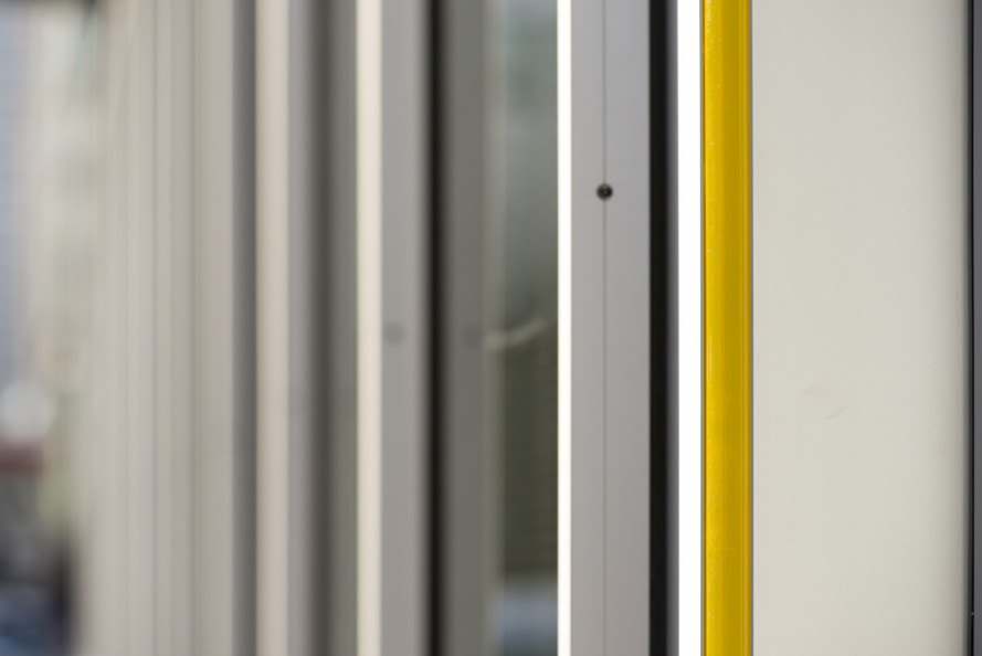 Canary Wharf Group solar project, solar bus shelter UK, solar bus shelter by Polysolar, solar bus shelter by Canary Wharf Group, transparent photovoltaics, transparent solar panels