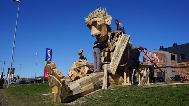 Thomas Dambo, Simon Selfmade, Simon and Anine, Anine, Denmark, sculpture, art, scrap wood, recycled wood, recycling, community