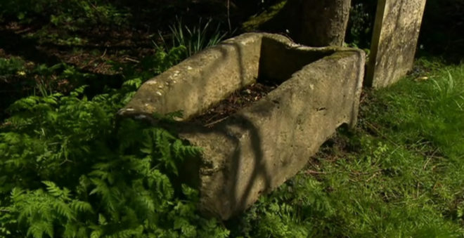 Roman villa, Wiltshire, Roman villa Wiltshire, archaeology, mosaic, archaeological discovery, England, coffin, child coffin, garden