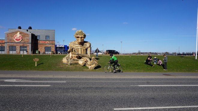 Thomas Dambo, Simon Selfmade, Simon and Anine, Anine, Denmark, sculpture, art, scrap wood, recycled wood, recycling, community