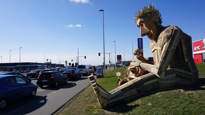 Thomas Dambo, Simon Selfmade, Simon and Anine, Anine, Denmark, sculpture, art, scrap wood, recycled wood, recycling, community