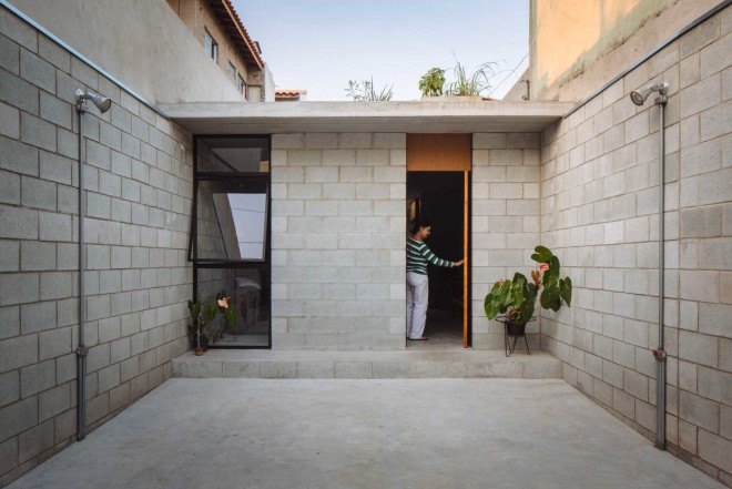 Terra e Tuma Arquitetos, concrete blocks, Vila Matilde House, ArchDaily, affordable home, sustainable restoration, Brazil, Sao Paulo,