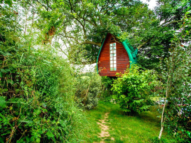 treehouse, tree sparrow house, airbnb, united kingdom, england, british airbnb, composting toilet, vacation rentals, vacation, accommodations, airbnb properties