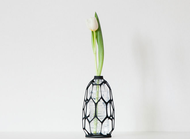 3d printed vase, 3d-printed vase, 3D printing, DesignLibero, design libero, green home decor, upcycling, upcycle, upcycled vase, ways to upcycle plastic bottles, plastic bottle upcycling, how to turn plastic bottles into vases, how to turn a plastic bottle into a vase