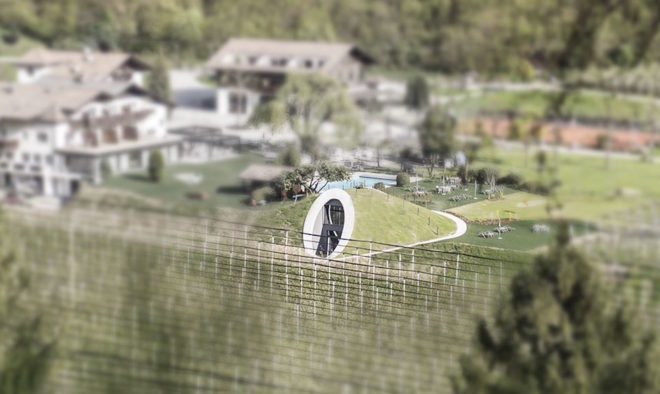 apple-inspired architecture, Apfelhotel Torgglerhof, Apfelhotel Torgglerhof by noa*, Applesauna by noa*, green roofed sauna, sauna design in Italy