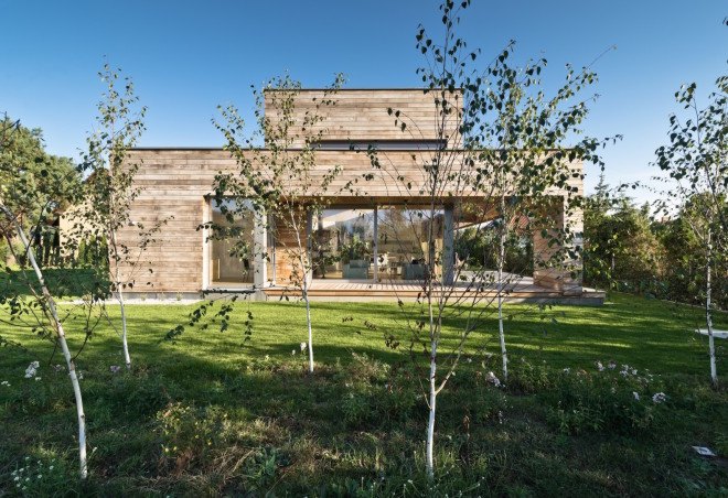 Cedar House by Mariusz Wrzeszcz, Cedar House in Poland, Mariusz Wrzeszcz in Poznan, east west oriented homes, Mariusz Wrzeszcz designed homes
