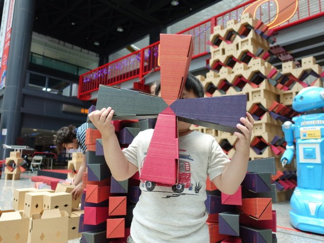 windmill robot, taiwan, national science and technology museum, collective paper aesthetics, noa haim, windmill, sustainable energy, community, green energy, alternative energy