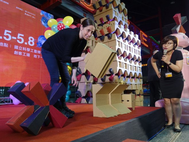 windmill robot, taiwan, national science and technology museum, collective paper aesthetics, noa haim, windmill, sustainable energy, community, green energy, alternative energy