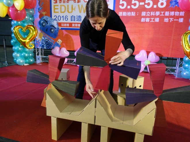 windmill robot, taiwan, national science and technology museum, collective paper aesthetics, noa haim, windmill, sustainable energy, community, green energy, alternative energy