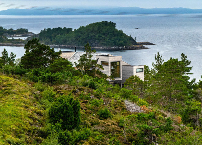 Hytte Årsund by Rever & Drage, timber cabins by Hytte Årsund, contermporary Norway Cabin, modular addition, bedroom on stilts, timber clad cabins