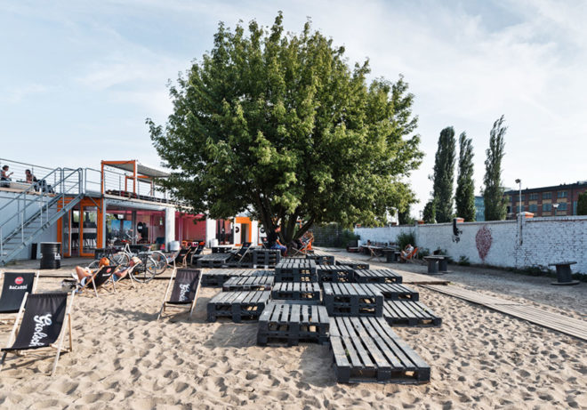 KontenerART, shipping containers, communal spaces, reused shipping containers, temporary installation, Agnieszka Owsiany, Adam Wiercinski, Borys Wrzeszcz, green architecture, exhibition spaces
