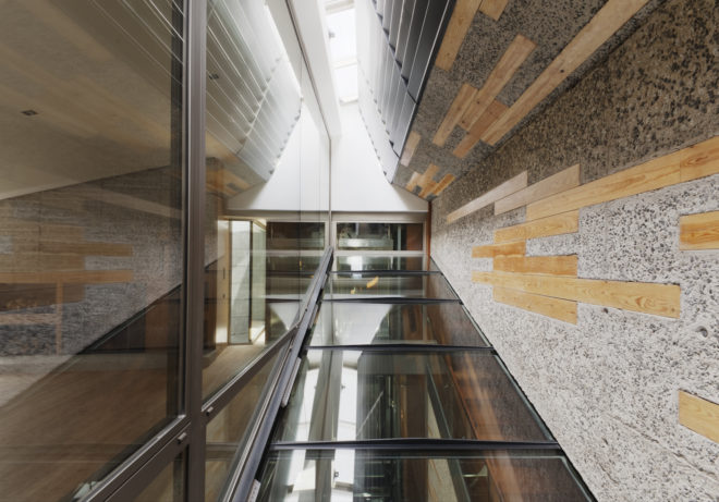 North Face by nodo17 group, Madrid passive solar architecture, recycled granite in house, passive solar architecture in Spain, naturally cooled homes
