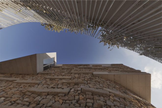North Face by nodo17 group, Madrid passive solar architecture, recycled granite in house, passive solar architecture in Spain, naturally cooled homes