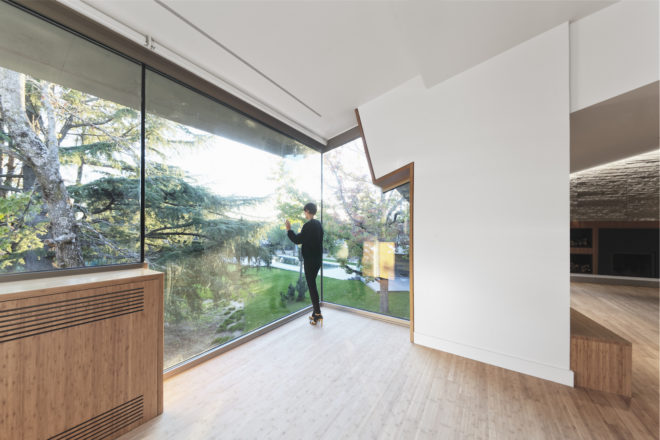 North Face by nodo17 group, Madrid passive solar architecture, recycled granite in house, passive solar architecture in Spain, naturally cooled homes