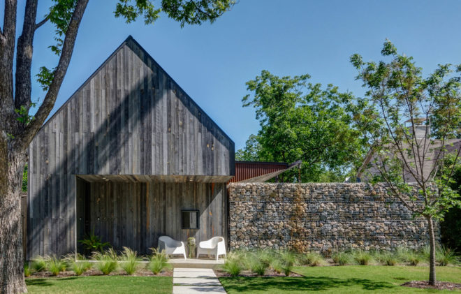 Casa Linder, Dallas, recycled building materials, reused building materials, Buchanan Architecture, gabion walls, vernacular architecture, outdoor patio, swimming pool, green architecture