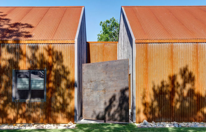 Casa Linder, Dallas, recycled building materials, reused building materials, Buchanan Architecture, gabion walls, vernacular architecture, outdoor patio, swimming pool, green architecture