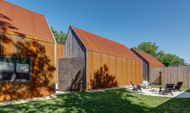 Casa Linder, Dallas, recycled building materials, reused building materials, Buchanan Architecture, gabion walls, vernacular architecture, outdoor patio, swimming pool, green architecture