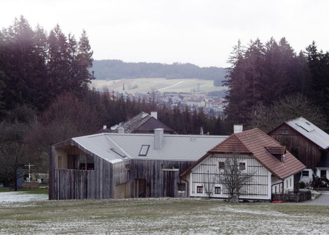House MK by Hammerschmid Pachl Seebacher Architekten, converted farmhouse, renovated farmhouse, farmhouse modern extension