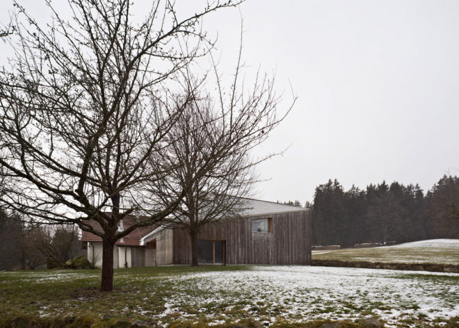 House MK by Hammerschmid Pachl Seebacher Architekten, converted farmhouse, renovated farmhouse, farmhouse modern extension