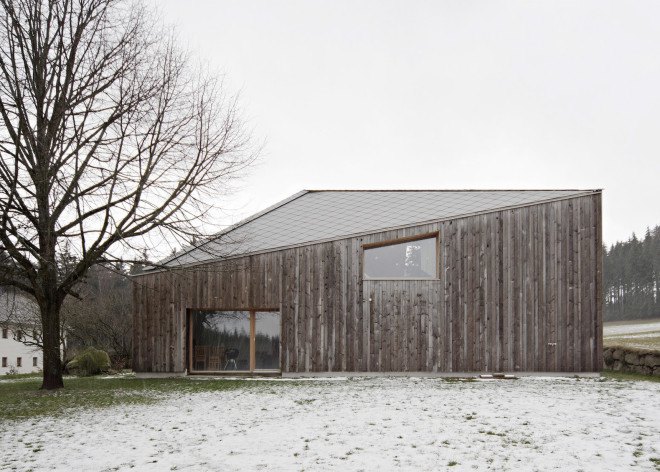 House MK by Hammerschmid Pachl Seebacher Architekten, converted farmhouse, renovated farmhouse, farmhouse modern extension