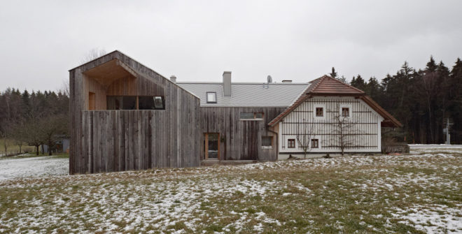 House MK by Hammerschmid Pachl Seebacher Architekten, converted farmhouse, renovated farmhouse, farmhouse modern extension