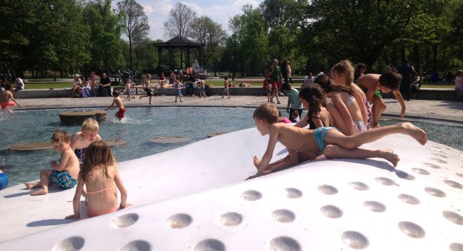 Oosterpark Paddling Pool, Carve architects, urban parks, Amsterdam, green renovation, design for kids, paddling pool, green architecture, LED lights, green lighting