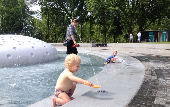 Oosterpark Paddling Pool, Carve architects, urban parks, Amsterdam, green renovation, design for kids, paddling pool, green architecture, LED lights, green lighting