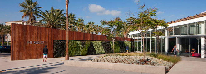 Playa Vista Recreational Center, Los Angeles, energy efficient building, recreational center, LEED Platinum certification, fitness facility, Rios Clementi Hale Studios, Los Angeles Business Council (LABC), green architecture, passive cooling, natural ventilation, internal courtyards, solar panels, drought-tolerant plants, green roof, swimming pool