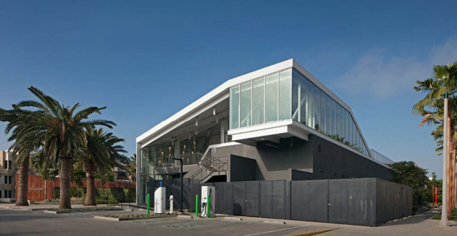 Playa Vista Recreational Center, Los Angeles, energy efficient building, recreational center, LEED Platinum certification, fitness facility, Rios Clementi Hale Studios, Los Angeles Business Council (LABC), green architecture, passive cooling, natural ventilation, internal courtyards, solar panels, drought-tolerant plants, green roof, swimming pool