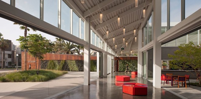 Playa Vista Recreational Center, Los Angeles, energy efficient building, recreational center, LEED Platinum certification, fitness facility, Rios Clementi Hale Studios, Los Angeles Business Council (LABC), green architecture, passive cooling, natural ventilation, internal courtyards, solar panels, drought-tolerant plants, green roof, swimming pool