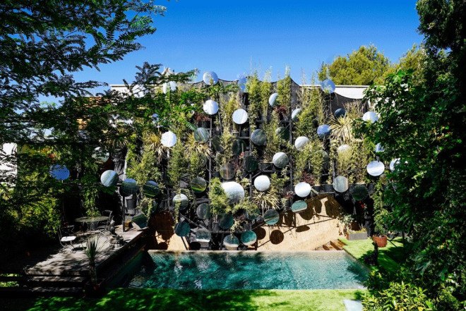 Manuel Ocaña, spain, pool, infinity pool, brick wall, green wall, mirrors, outdoor mirrors, concave mirrors, vegetation, landscape design, vertical garden, living wall