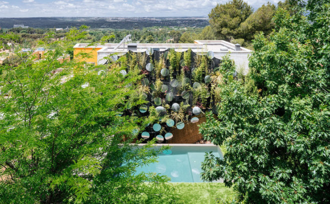 Manuel Ocaña, spain, pool, infinity pool, brick wall, green wall, mirrors, outdoor mirrors, concave mirrors, vegetation, landscape design, vertical garden, living wall