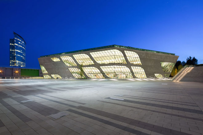 Surrey City Centre Library by Bing Thom Architects, LEED Gold Library, Surrey library, social media designed architecture, people designed architecture, modern library, eco-friendly library