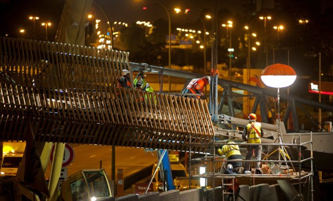 Claude Bernard overpass, DVVD, Paris, pedestrian bridge, Paris, wooden bridge, pedestrian-friendly architecture, timber bridge, green architecture, timber