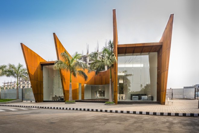 The Crescent by Sanjay Puri Architects, solar savvy architecture, curvaceous Corten Steel building, Corten Steel architecture, Corten steel office building, office design in India,