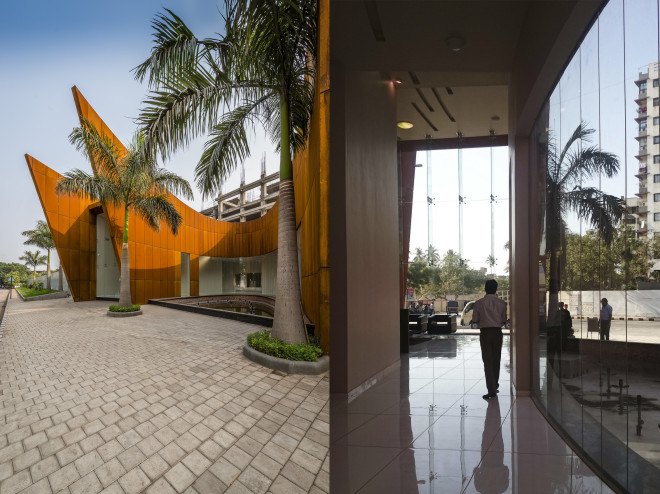 The Crescent by Sanjay Puri Architects, solar savvy architecture, curvaceous Corten Steel building, Corten Steel architecture, Corten steel office building, office design in India,