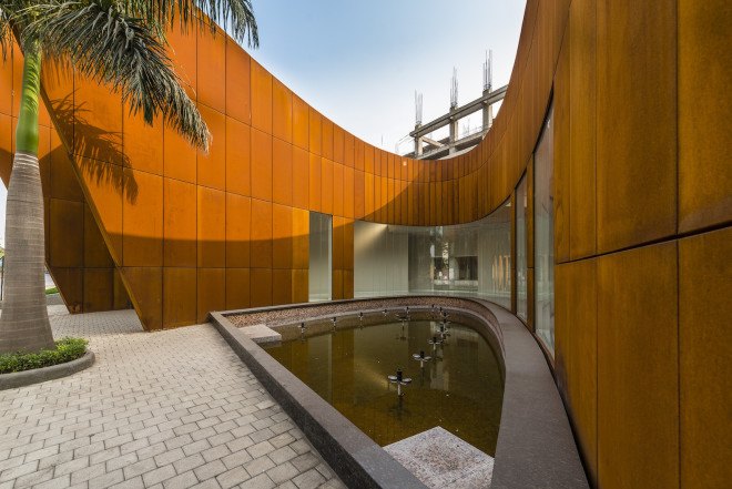 The Crescent by Sanjay Puri Architects, solar savvy architecture, curvaceous Corten Steel building, Corten Steel architecture, Corten steel office building, office design in India,