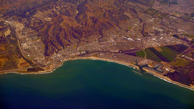 Ventura, California, oil spill, oil leak, oil pipeline, Crimson Pipeline, Aera Energy, Ventura oil spill, California oil spill, hazmat team, firefighters