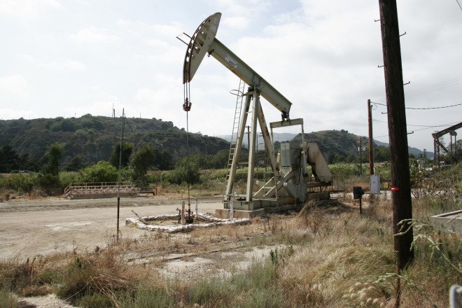 Ventura, California, oil spill, oil leak, oil pipeline, Crimson Pipeline, Aera Energy, Ventura oil spill, California oil spill, hazmat team, firefighters