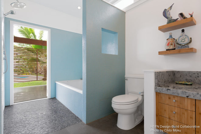 Hale Kilo I'a, Hale Kilo I'a by H-1 F+N Design-Build Collaborative, H-1 F+N Design-Build Collaborative, Chibi Moku, Hawaii, beach home, beach house, architecture, design, modern architecture, Hawaiian architecture, bathroom