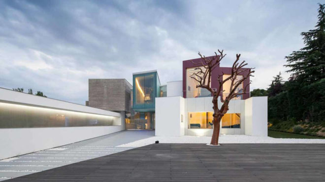 House H, luxury villa, Madrid, Abiboo Architecture, patio, natural light, green architecture, white stucco