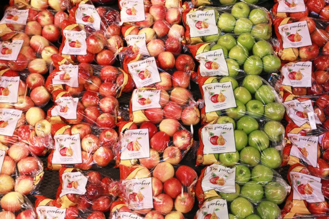 walmart, food waste, fruit, vegetables, ugly fruit, ugly vegetables, i’m perfect, imperfect, produce, grocers, grocery stores, farmers, farming, florida, apples
