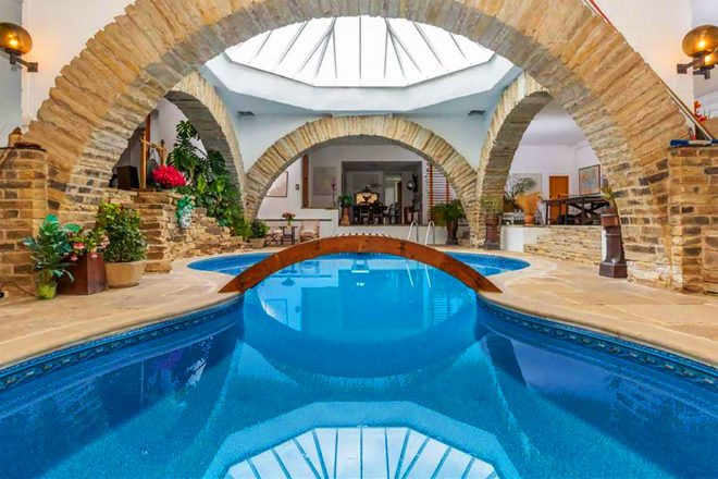 Hobbit home, hobbit hole, hobbit home with indoor pool, luxury hobbit home, hobbit house, Arthur Quarmby, Wm. Sykes & Son, earth sheltering, earth house, earth home, Underhill, England, Britain, UK, J.R.R. Tolkien, Lord of the Rings, The Hobbit