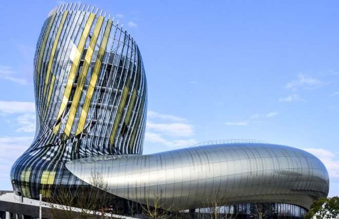 La Cité du Vin, Wine museum, Bordeaux, glass facade, aluminium, XTU Architects, France, green architecture, mirrors, observation tower, viewing tower