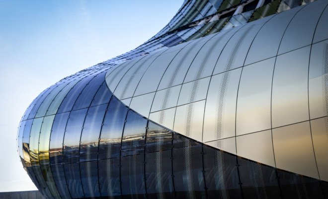 La Cité du Vin, Wine museum, Bordeaux, glass facade, aluminium, XTU Architects, France, green architecture, mirrors, observation tower, viewing tower