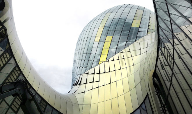 La Cité du Vin, Wine museum, Bordeaux, glass facade, aluminium, XTU Architects, France, green architecture, mirrors, observation tower, viewing tower