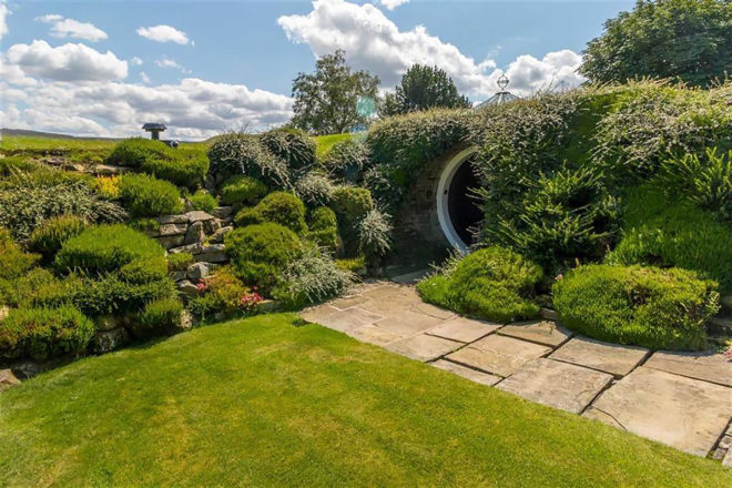 Hobbit, hobbit hole, hobbit home, hobbit house, Arthur Quarmby, Wm. Sykes & Son, earth sheltering, earth house, earth home, Underhill, England, Britain, UK, J.R.R. Tolkien, Lord of the Rings, The Hobbit