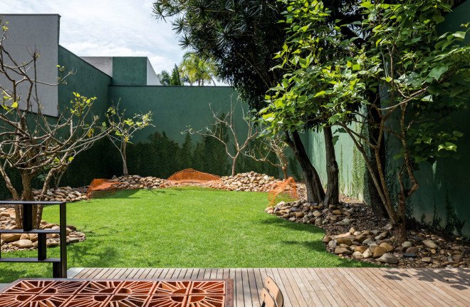 palm fiber, Sao Paulo, Fernando and Humberto Campana, sustainable building, sustainable facade, organic materials, reclaimed wood, green architecture