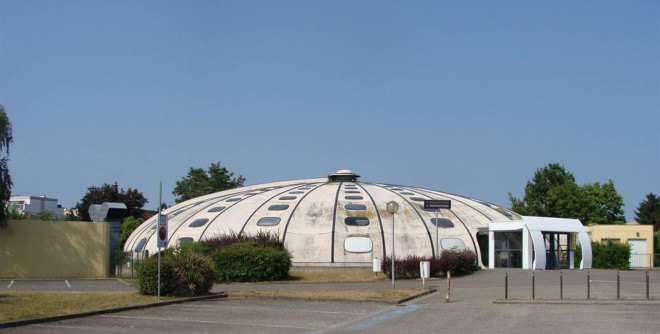 Urbane Kultur, Hi-Macs, Tournesol, swimming pool, green renovation, France, geodesic dome, green architecture, stainless steel, green extension